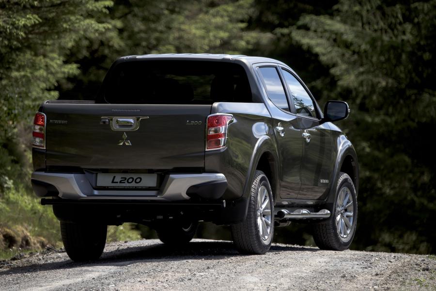  Mitsubishi L200 Double Cab Barbarian 2015 года  (фото 19 из 30)